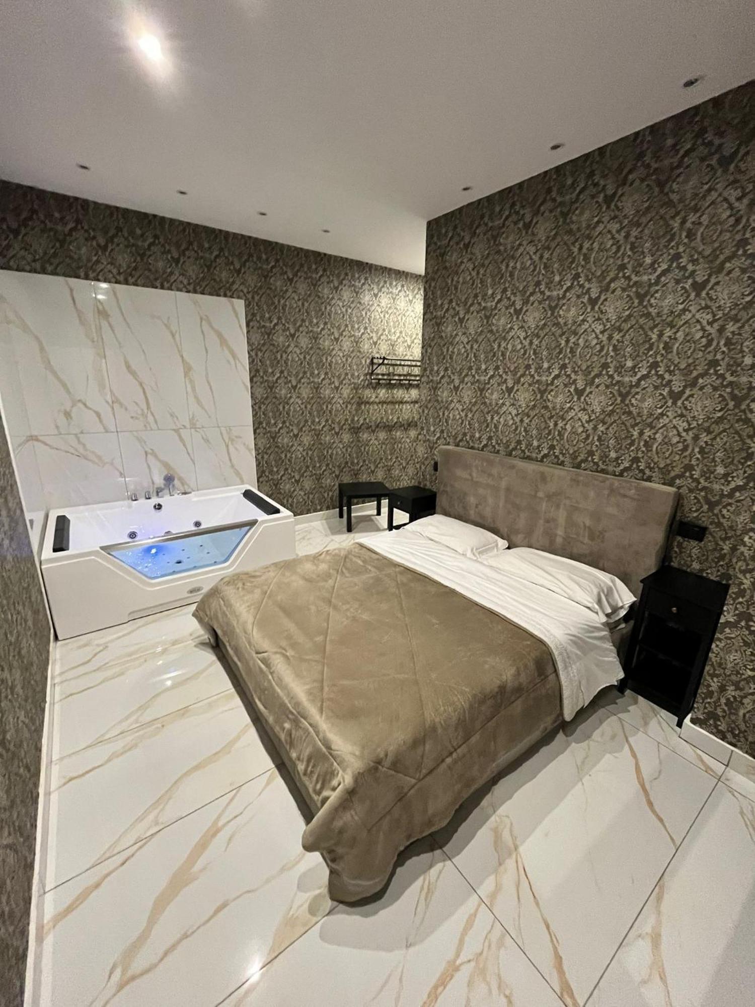 Life Hotel Казальнуово-ди- Наполи Экстерьер фото