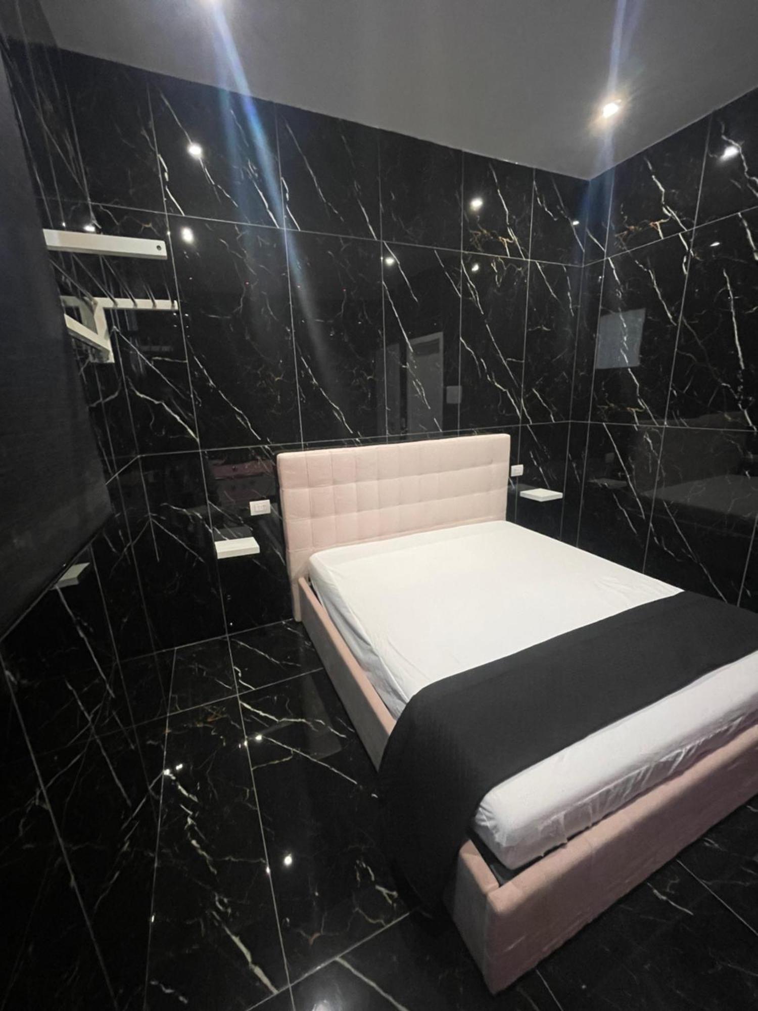 Life Hotel Казальнуово-ди- Наполи Экстерьер фото