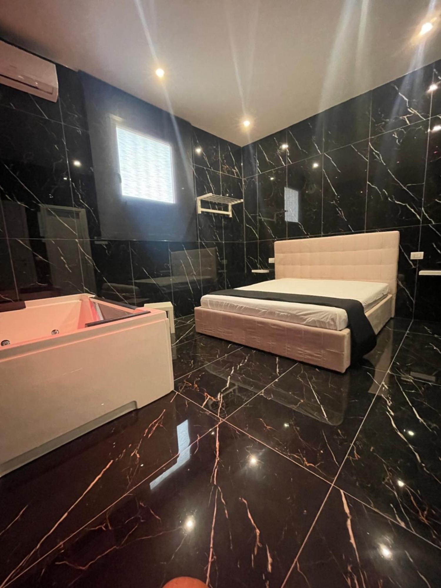 Life Hotel Казальнуово-ди- Наполи Экстерьер фото